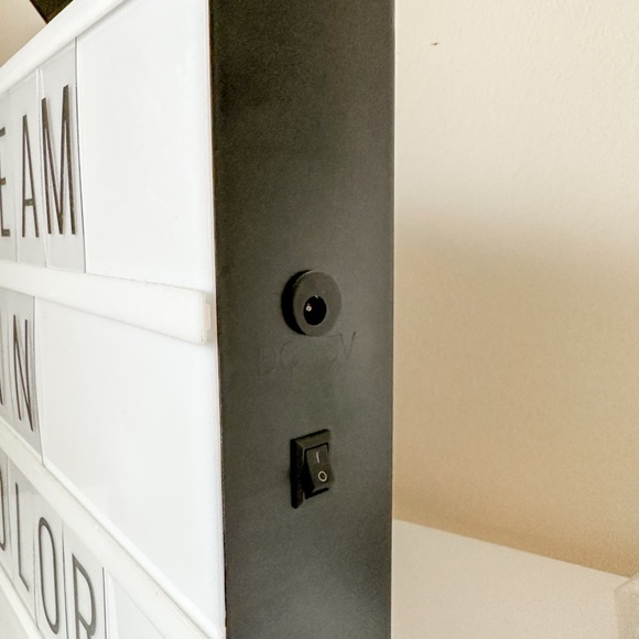 “Dream in Color” Plastic Light Box - Picture 3 of 4